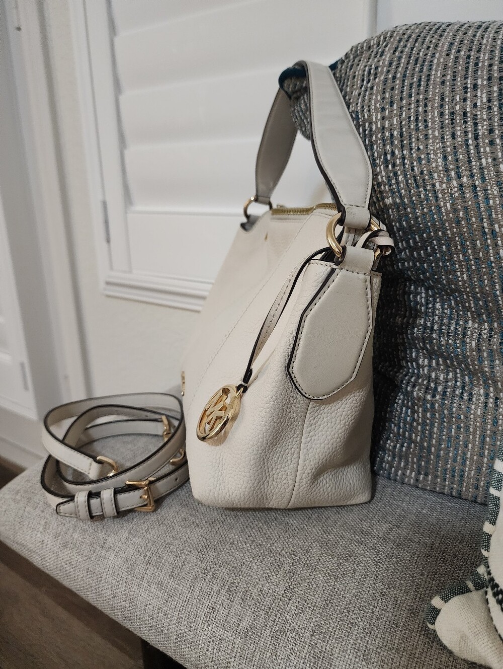 Michael Kors Cream Pebbled Leather Shoulder Or Adjustable Crossbody - Picture 12 of 16